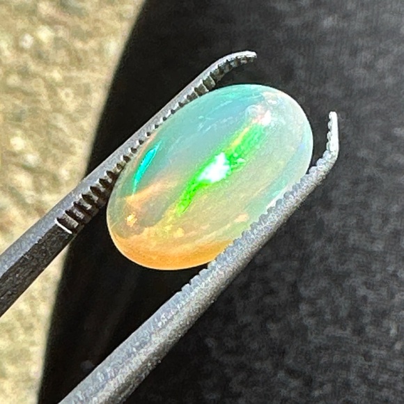 2.26 Natural Ethiopian Welo opal cabochon - Picture 14 of 17